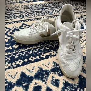 Veja v-10 sneakers size 9.5/40